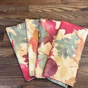 🍁 Cozy Up Your Table with These Leafy Beauties 🍁